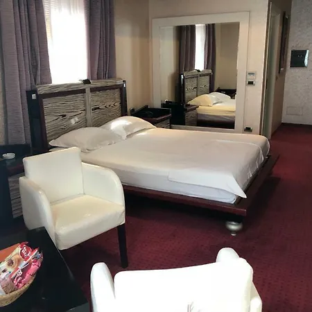 호텔 Grand Petrol 4*