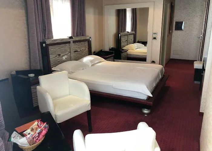 호텔 Grand Petrol 4*